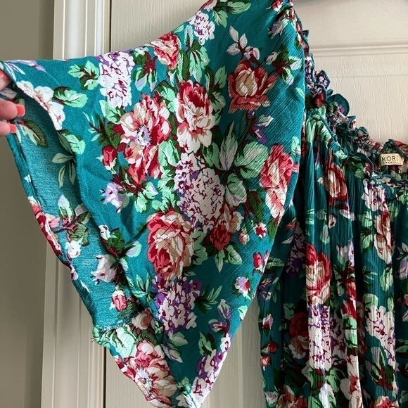 Kori America off shoulder, teal floral crinkle romper.  Size Large. - Picture 6 of 6